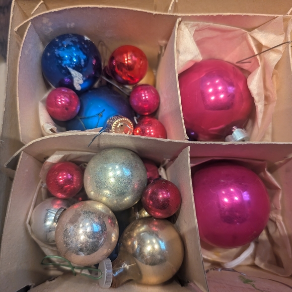 Vintage Christmas Tree Ornaments Set - Picture 10 of 11